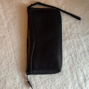 Brookstone Genuine Leather Black Travel Wallet Zip Around Wristlet